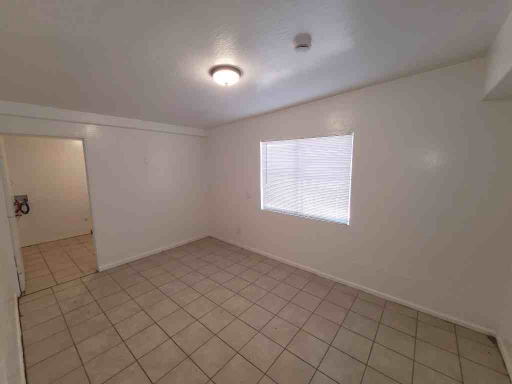 1826 N 39th Ave - Photo 6 of 7