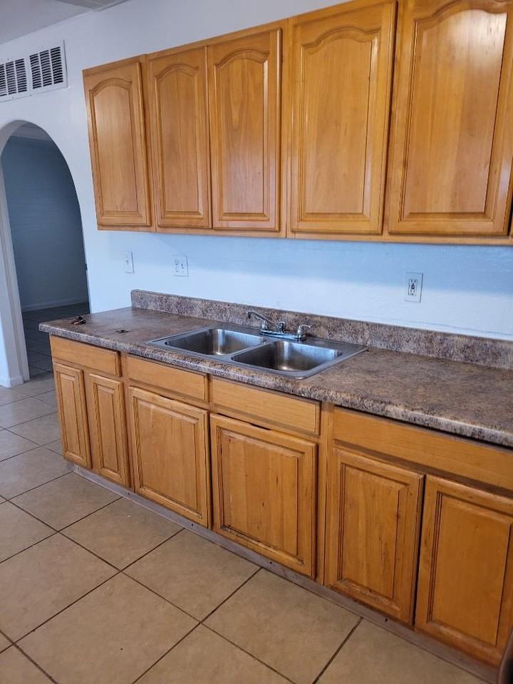 1826 N 39th Ave - Photo 7 of 7