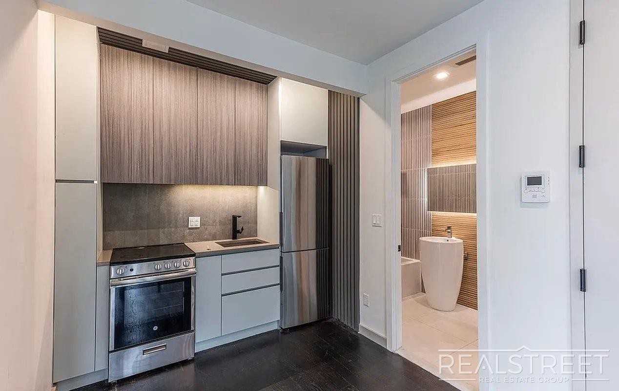 227 Winthrop St #2A - Photo 2 of 12