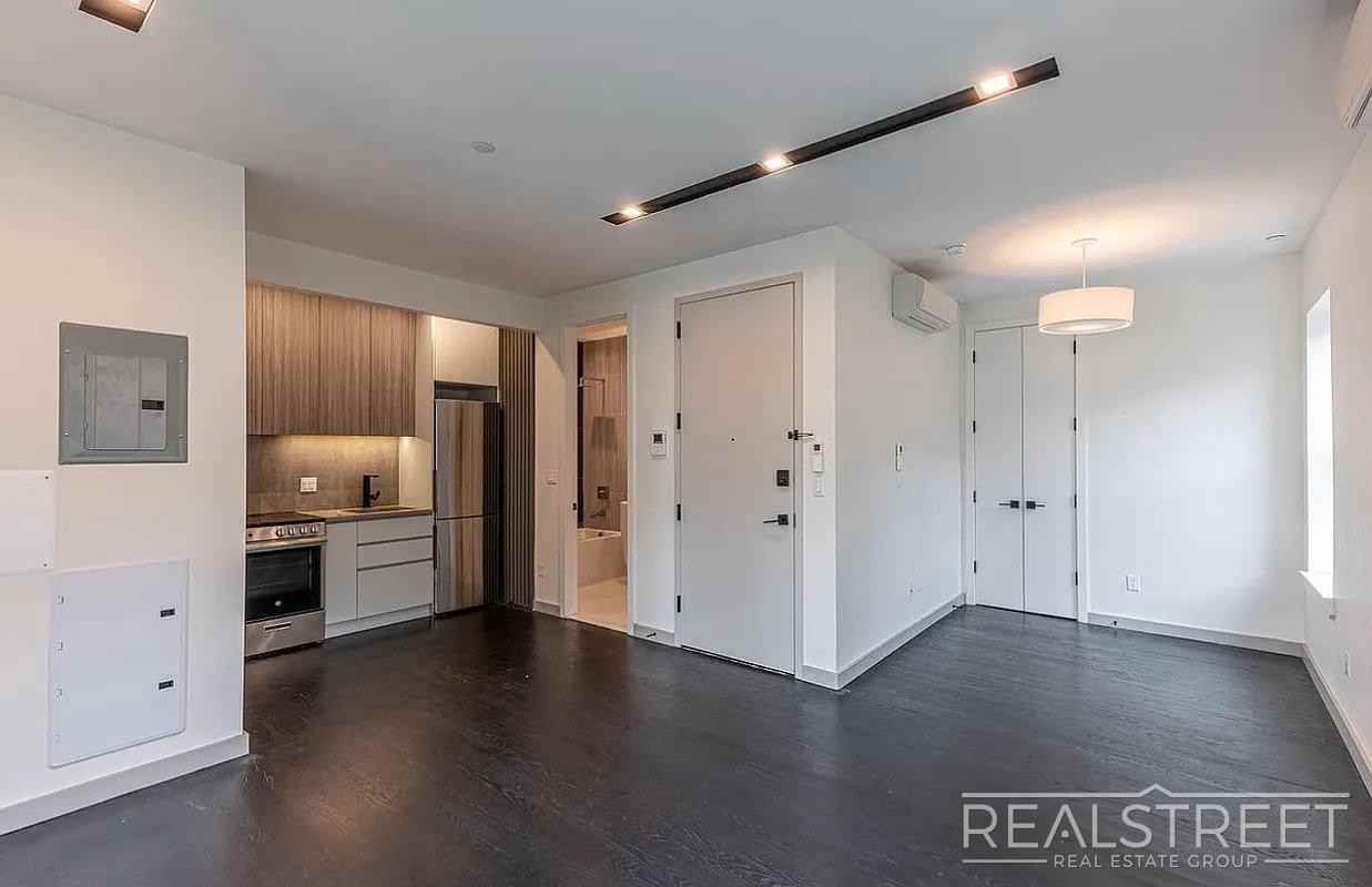 227 Winthrop St #2A - Photo 3 of 12