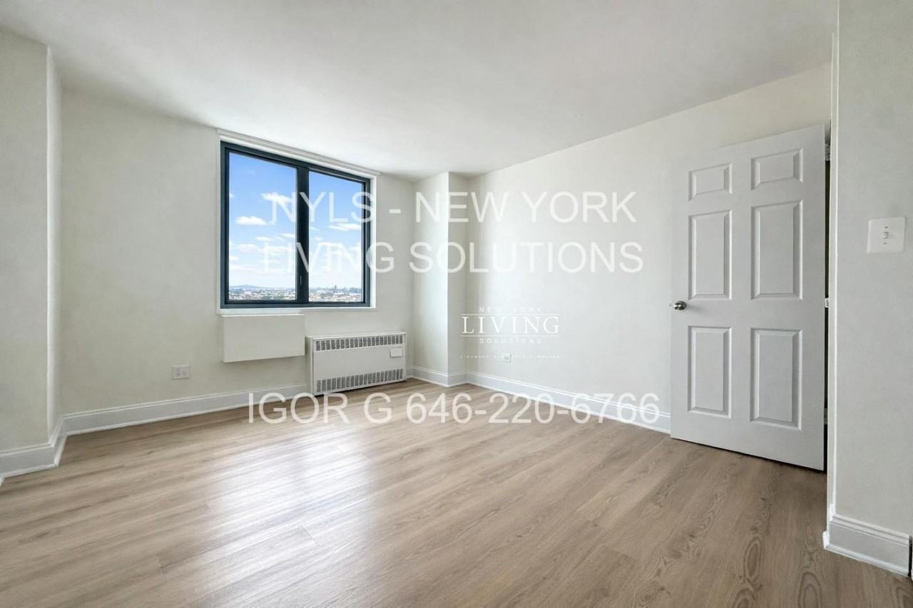 Broadway #A9D - Photo 2 of 12