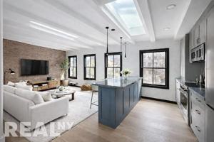 featured image of Hudson St #PHN