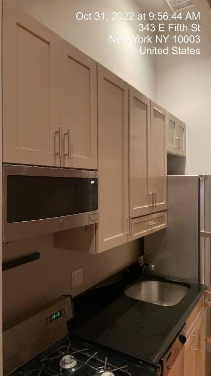 E 5th St #0B - Photo 3 of 7