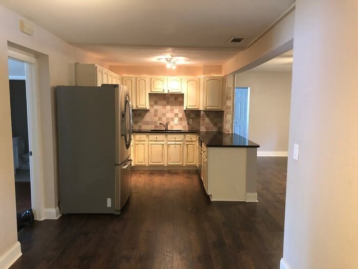 1915 E Livingston St - Photo 4 of 23