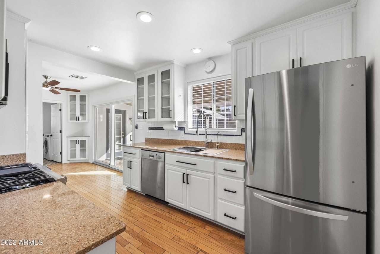 6551 E 5th St - Photo 4 of 50