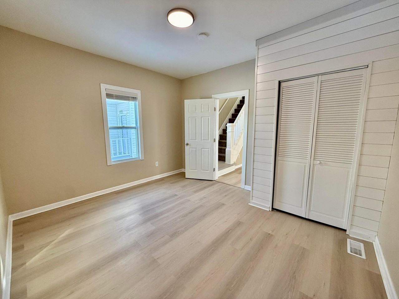 575 Gilbert St - Photo 7 of 16