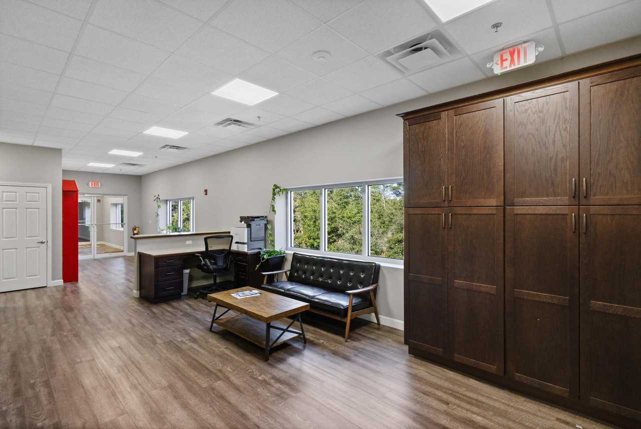 200 Hart St - Photo 5 of 50