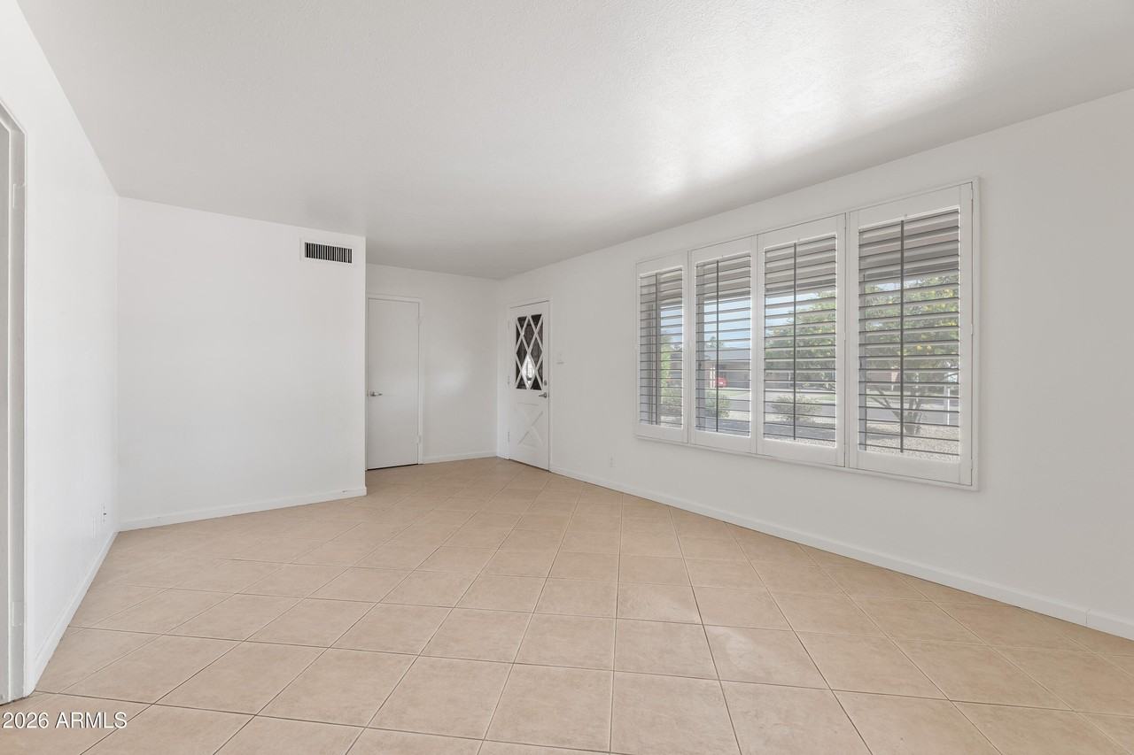 8520 E Roma Ave - Photo 6 of 38