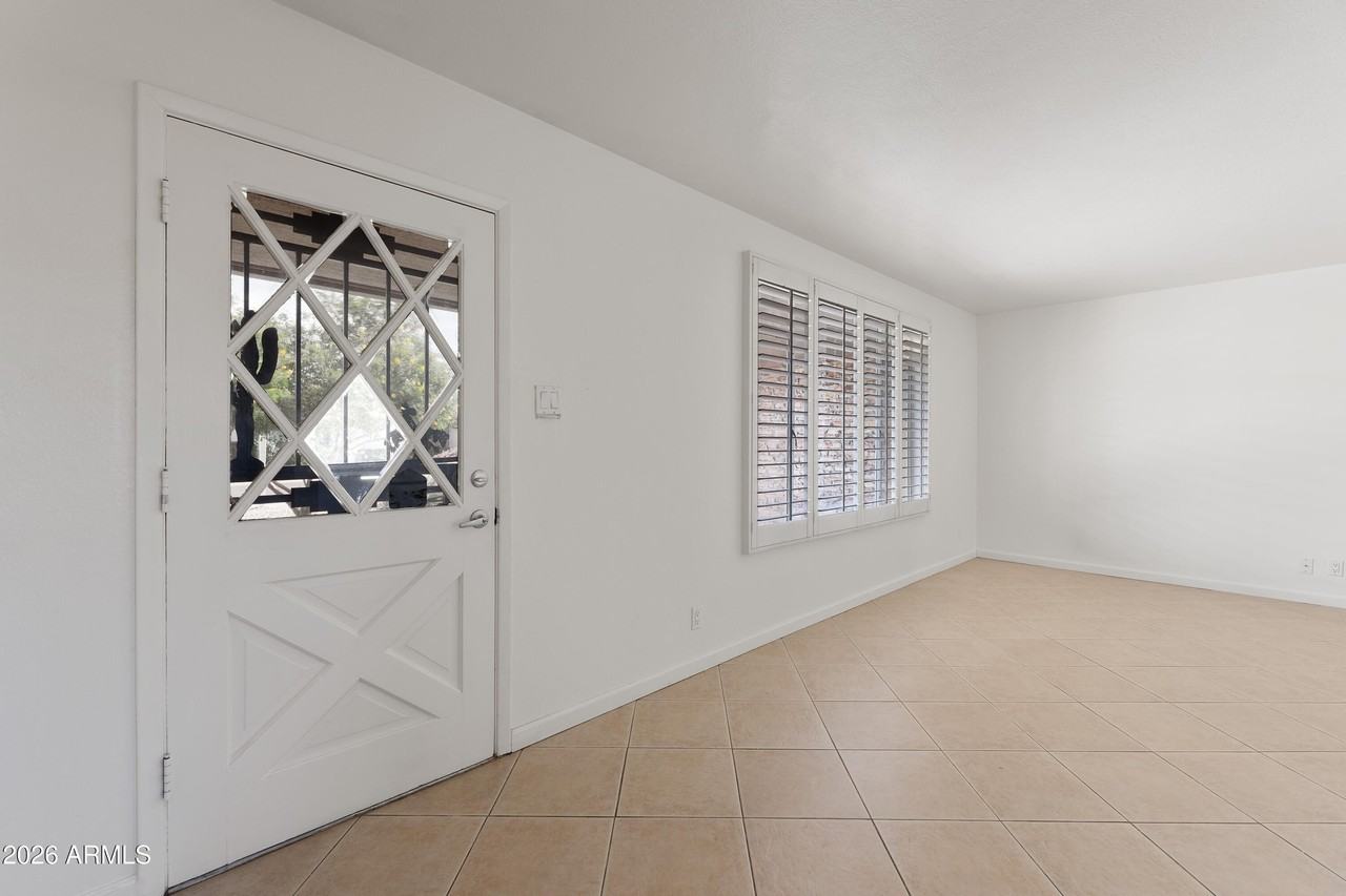 8520 E Roma Ave - Photo 7 of 38