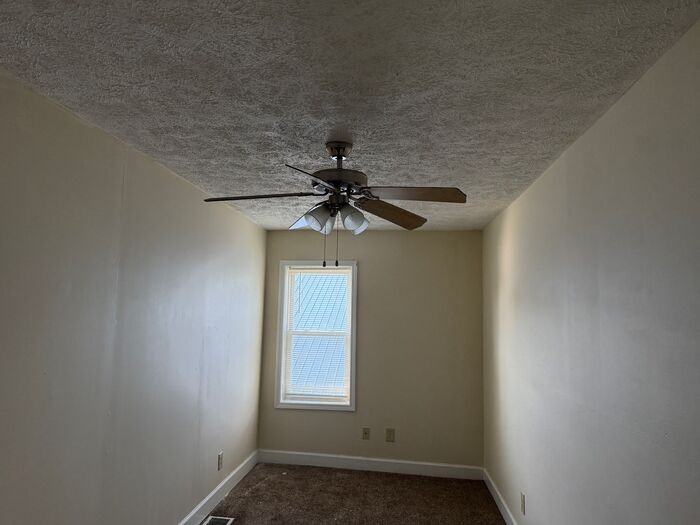 1017 S 25th St - Photo 4 of 6