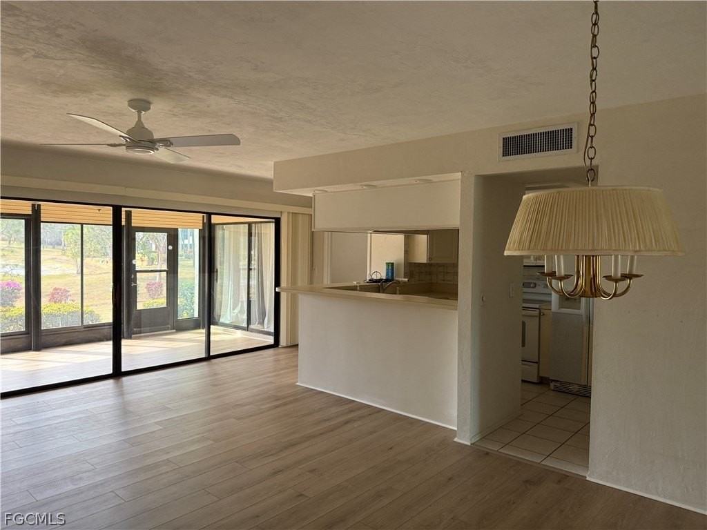 5870 Trailwinds Dr Apt 612 #612 - Photo 4 of 12