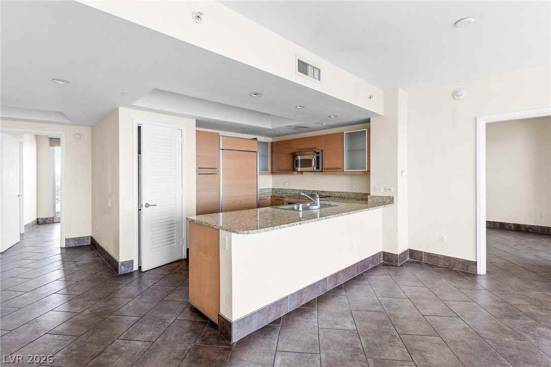 322 Karen Ave #3402 - Photo 4 of 18