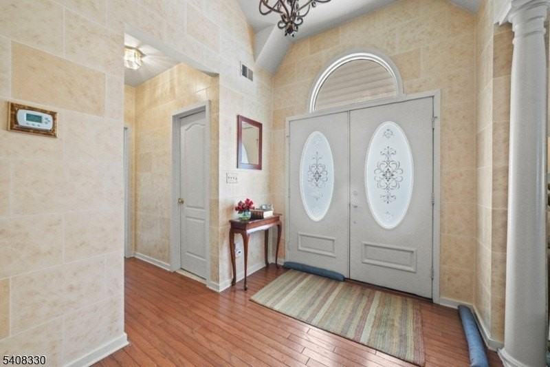 601 Timberbrooke Dr - Photo 3 of 20