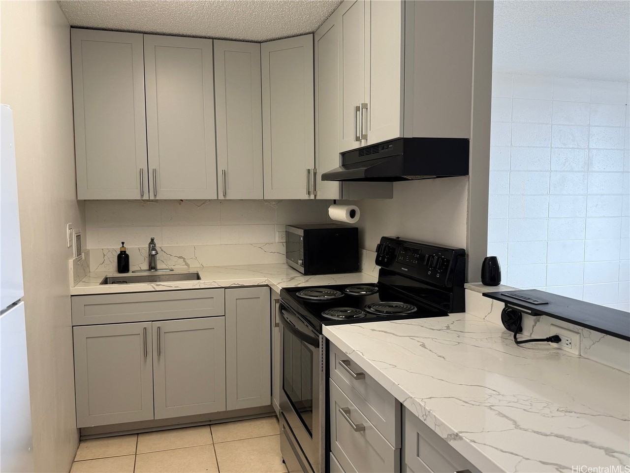 94-246 Leoku St Apt 303 #303 - Photo 2 of 6