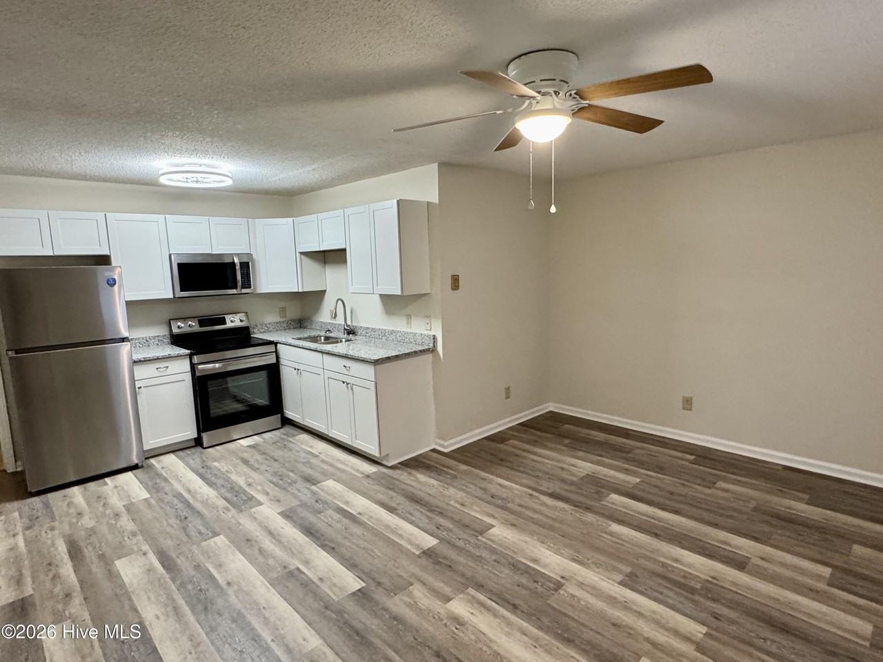 3216 Summer Pl Apt 2 #2 - Photo 2 of 14