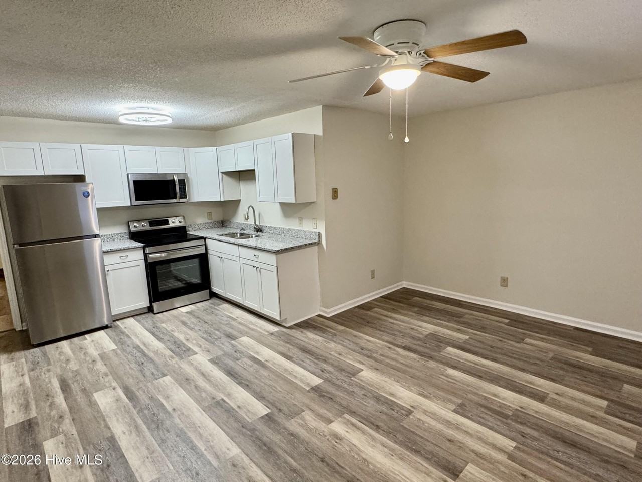 3216 Summer Pl Apt 2 #2 - Photo 3 of 14