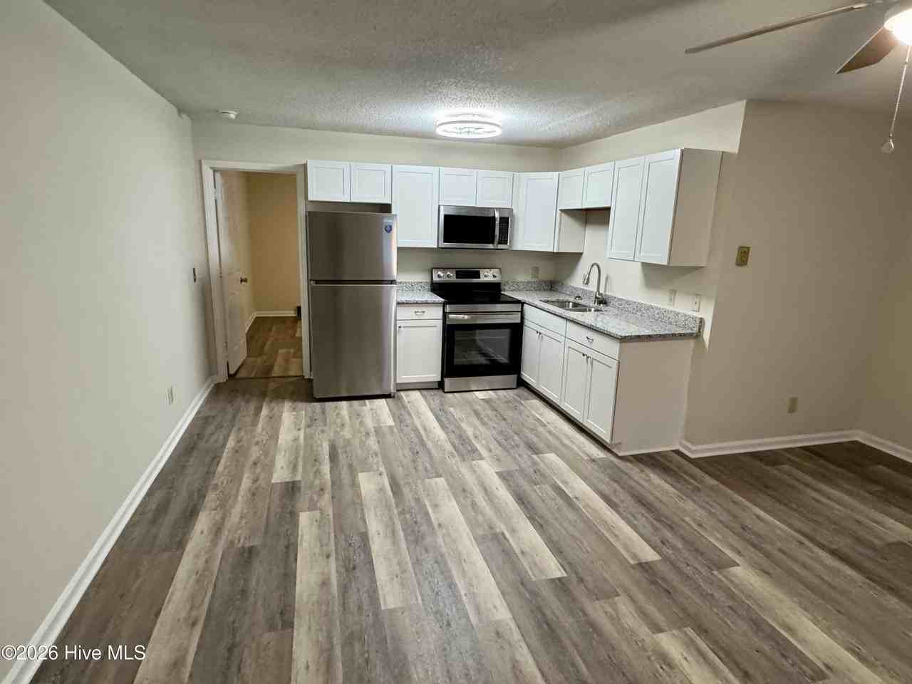 3216 Summer Pl Apt 2 #2 - Photo 4 of 14