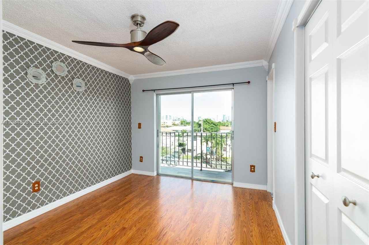 1933 Sw 7th St #403 - Photo 6 of 9