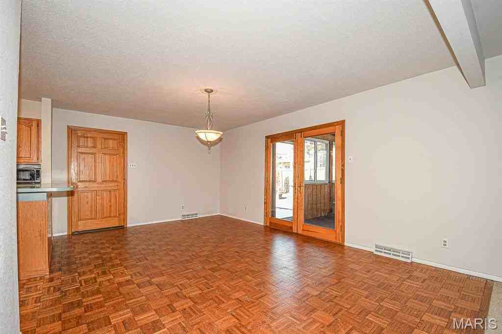 925 Moreland Ave - Photo 7 of 37