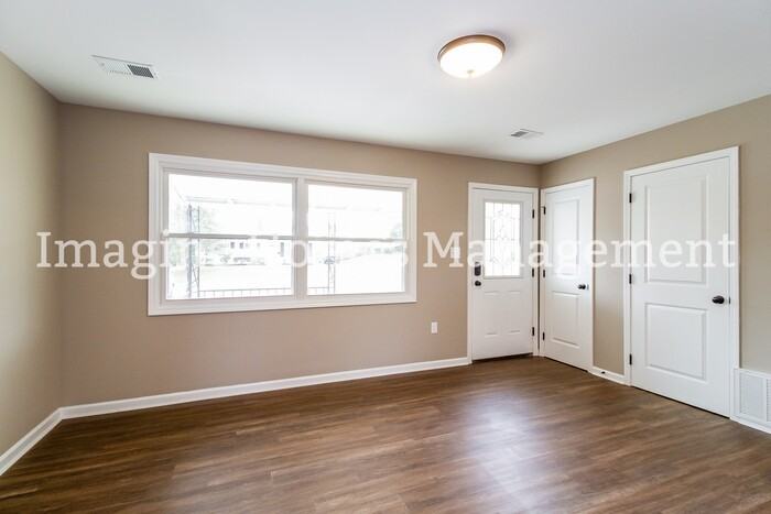 920 Sunrise Dr - Photo 4 of 19