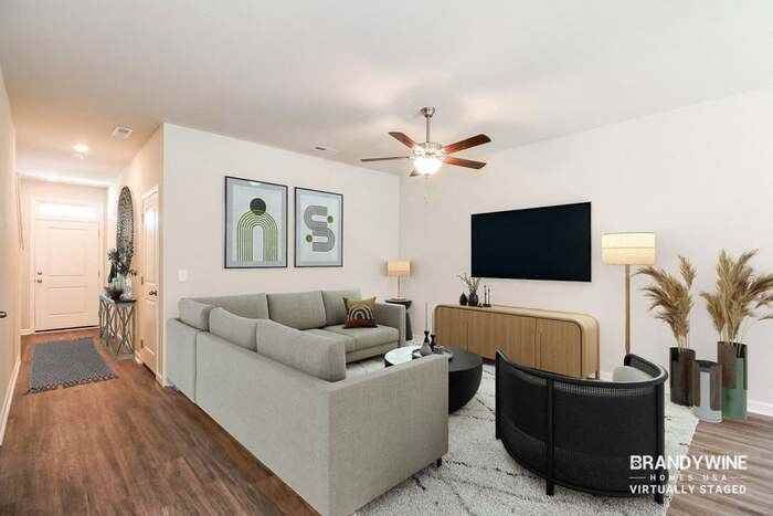 811 Coosaw Pl - Photo 4 of 38