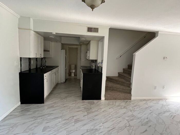 2649 Crown Ct - Photo 5 of 28