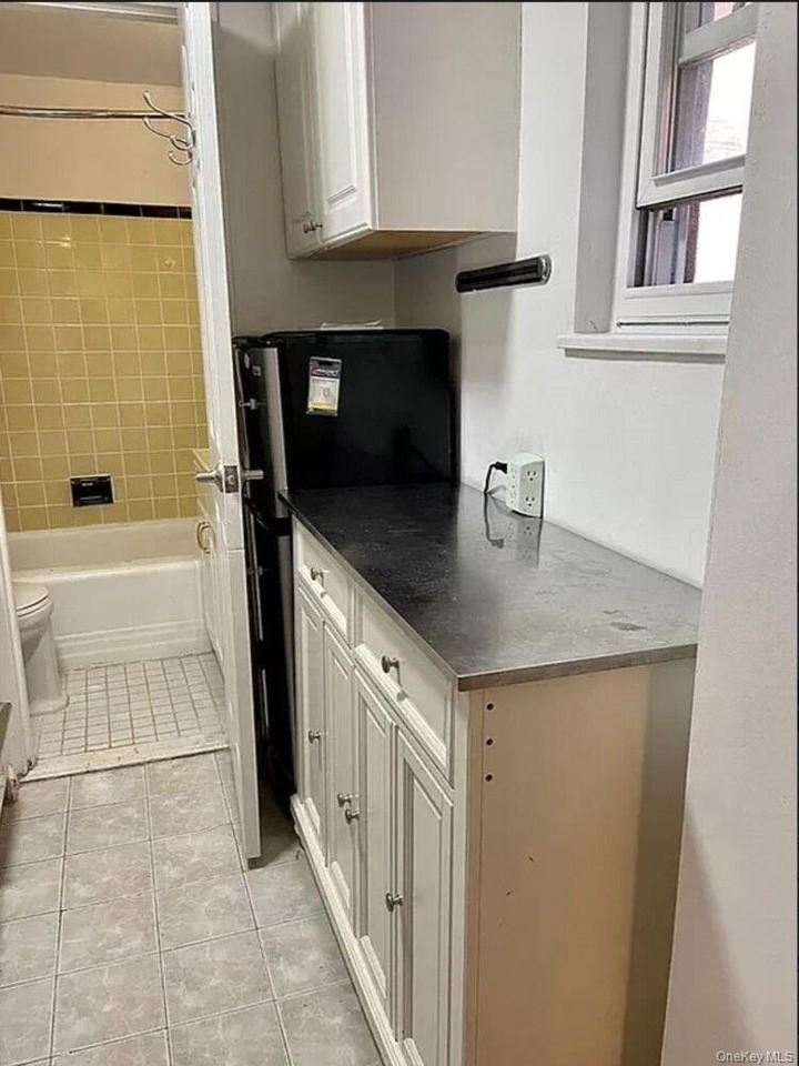 151 E 20th St #4G - Photo 4 of 7