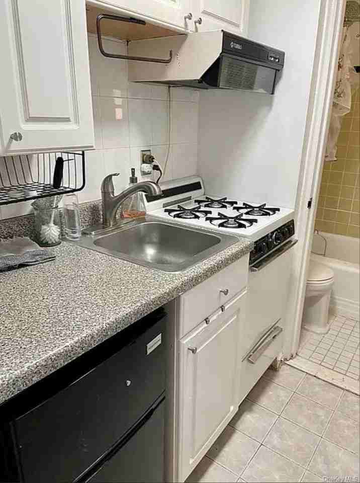 151 E 20th St #4G - Photo 6 of 7