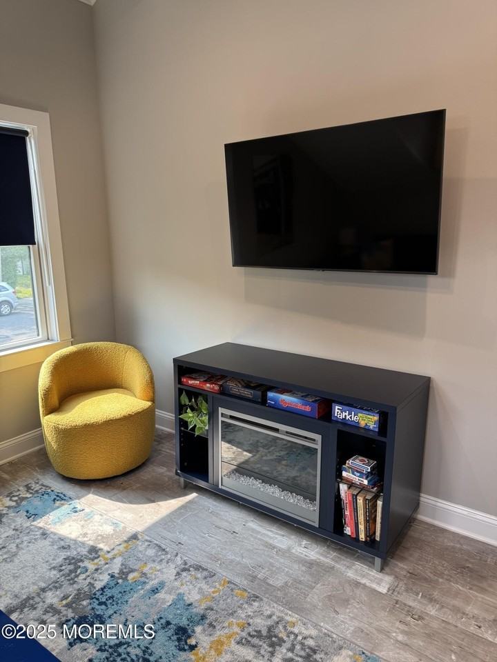 1209 Langford St - Photo 3 of 7