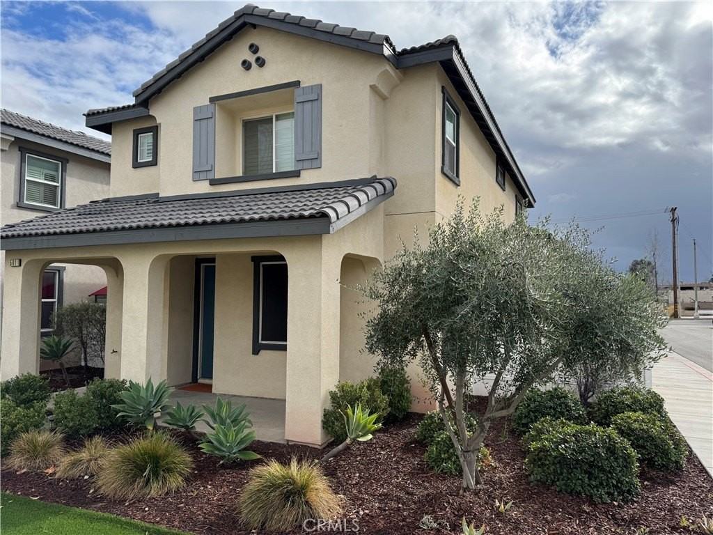 501 Villa Way - Photo 2 of 37