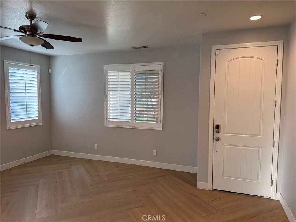 501 Villa Way - Photo 7 of 37