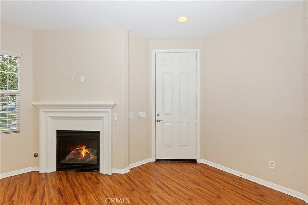 14562 Rochester Ave - Photo 6 of 38