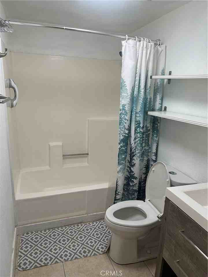 8731 S Gramercy Pl - Photo 3 of 10