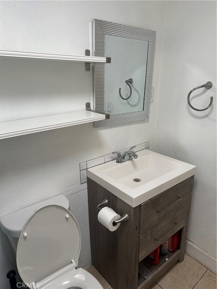 8731 S Gramercy Pl - Photo 4 of 10