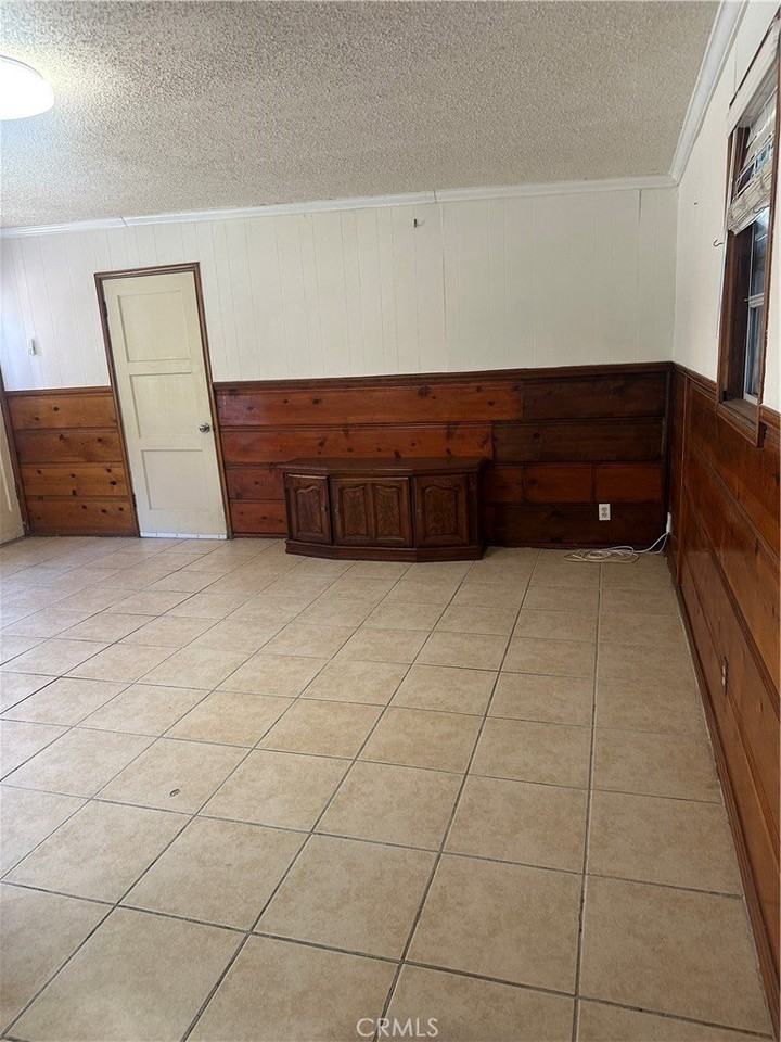 8731 S Gramercy Pl - Photo 6 of 10