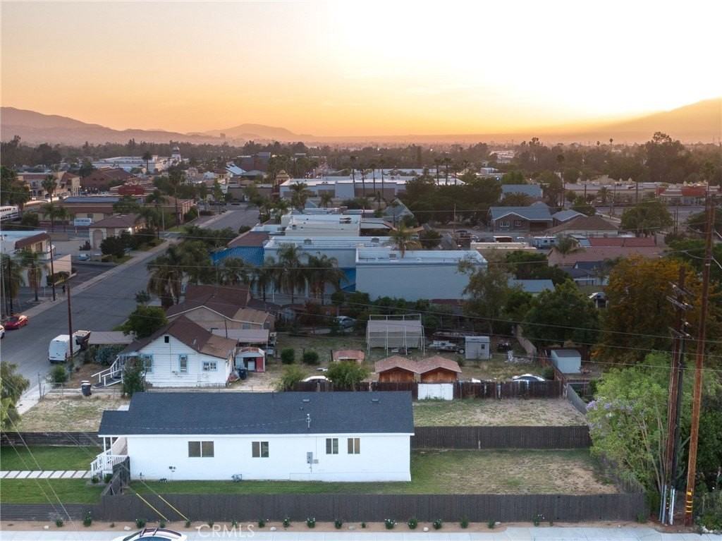 423 E Stuart Ave - Photo 2 of 8