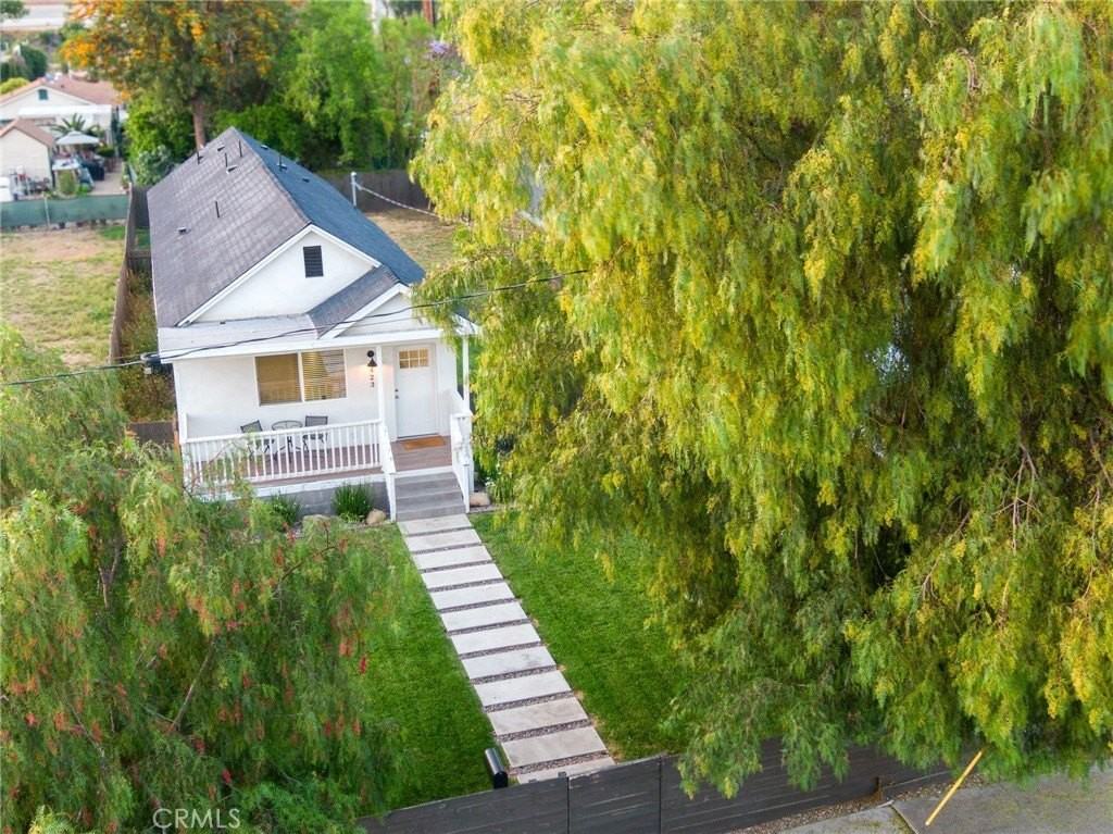 423 E Stuart Ave - Photo 4 of 8