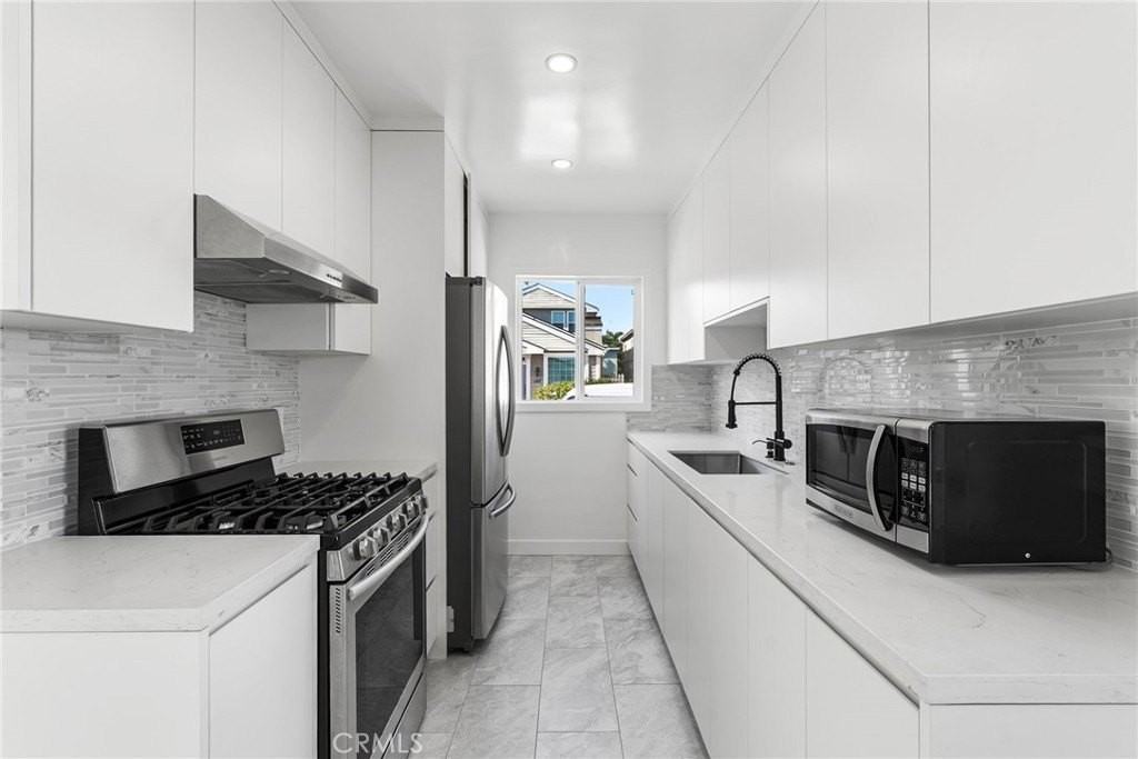 324 13th St - Photo 3 of 21