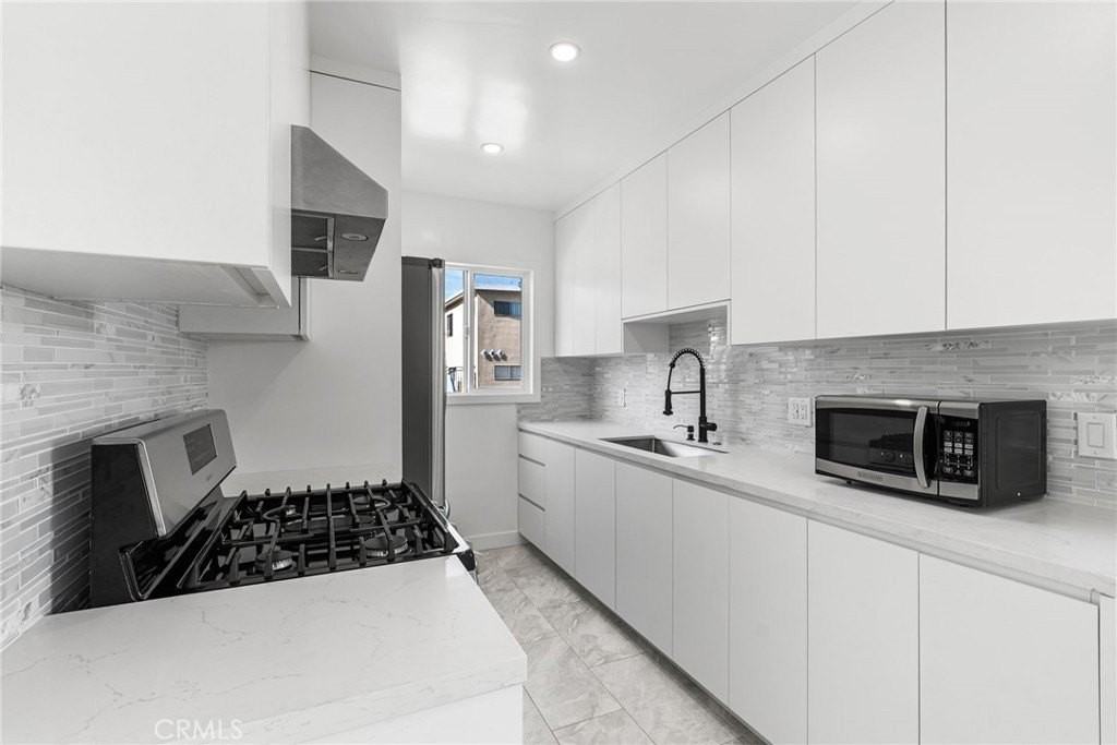 324 13th St - Photo 4 of 21