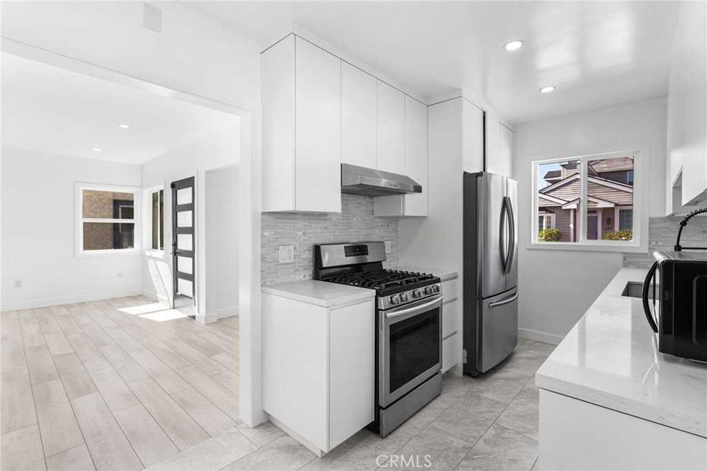 324 13th St - Photo 5 of 21