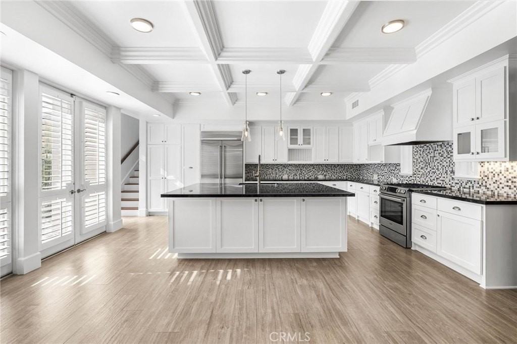 357 13th St - Photo 3 of 25