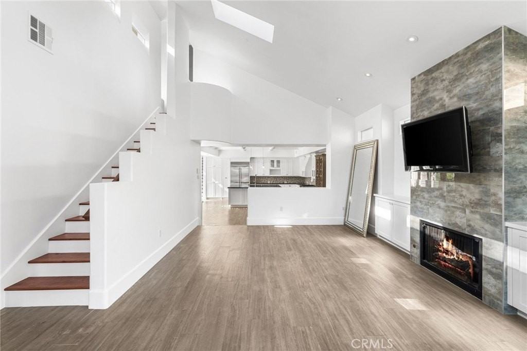 357 13th St - Photo 7 of 25