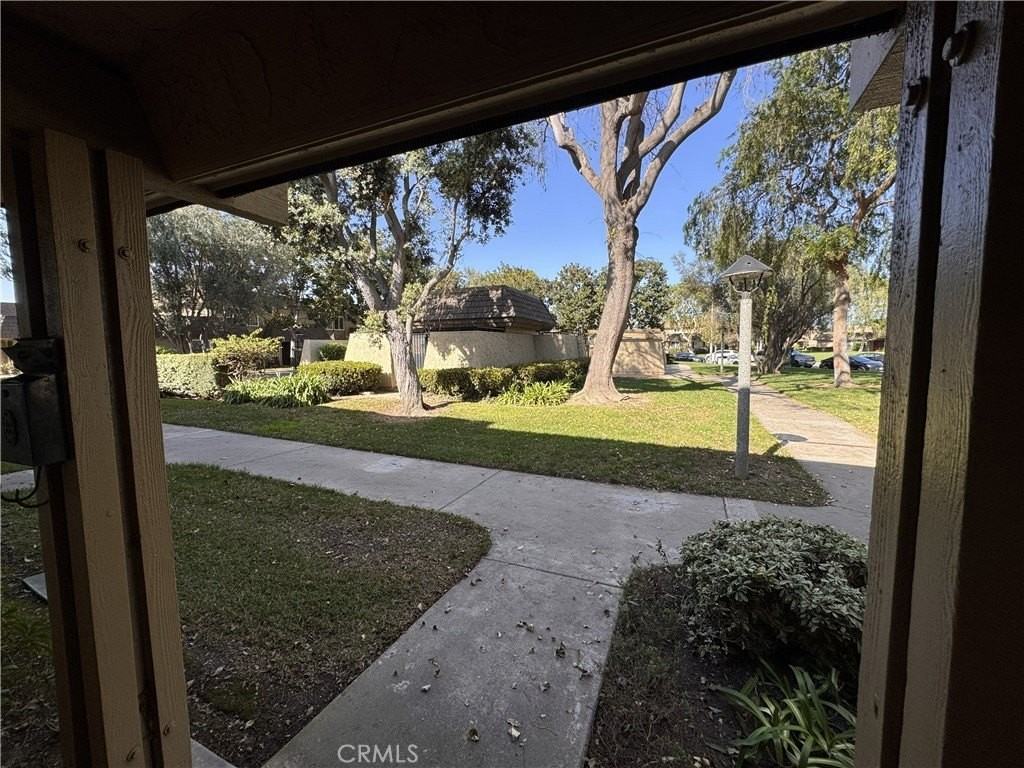 10417 Echo River Ct - Photo 4 of 50