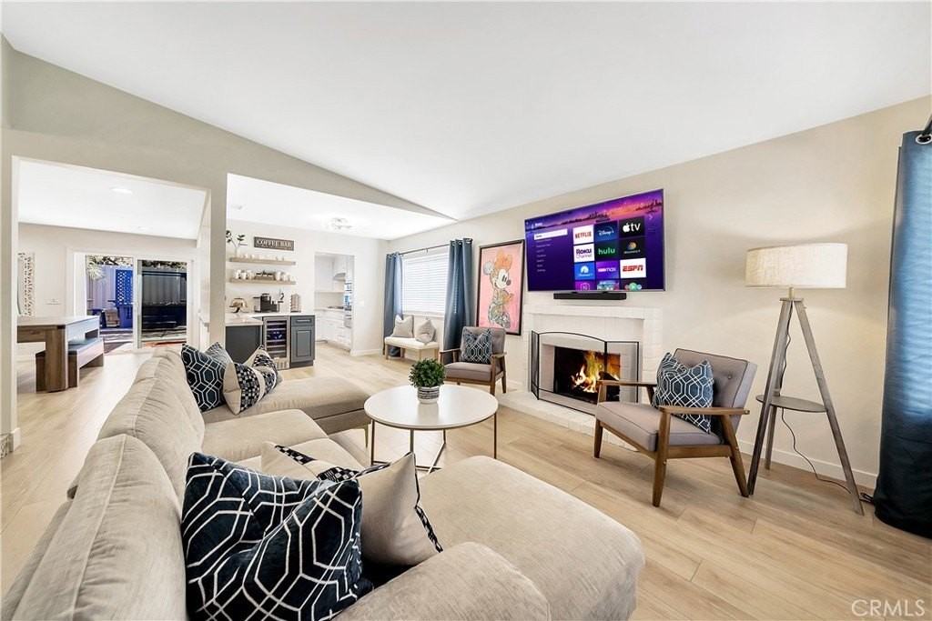 2809 Olive Ln - Photo 4 of 44