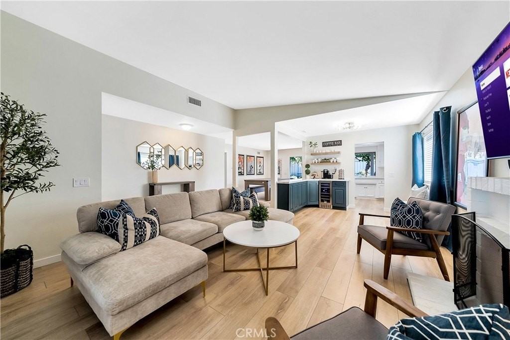 2809 Olive Ln - Photo 5 of 44