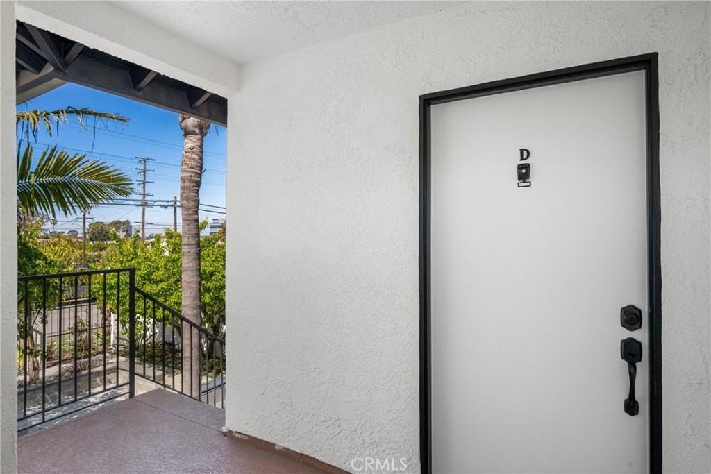 201 E 16th St #D - Photo 4 of 28