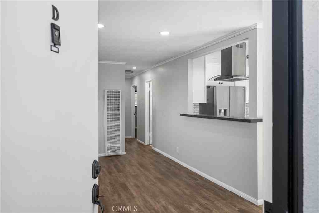 201 E 16th St #D - Photo 5 of 28