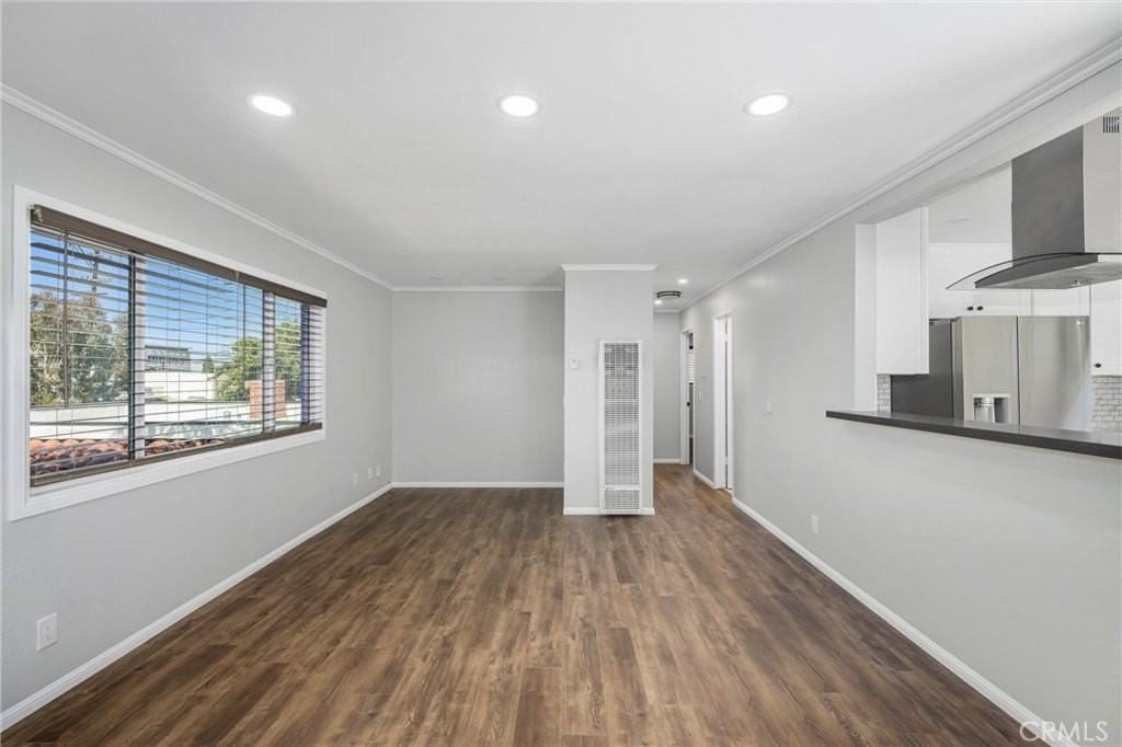 201 E 16th St #D - Photo 6 of 28