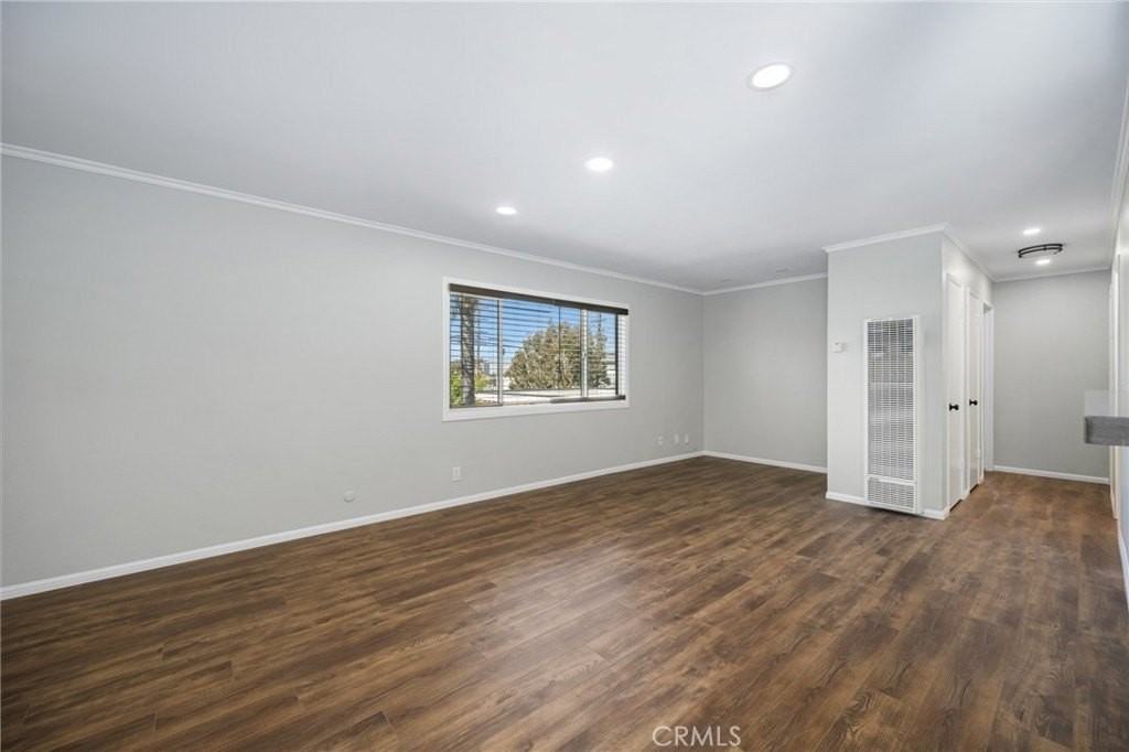 201 E 16th St #D - Photo 7 of 28