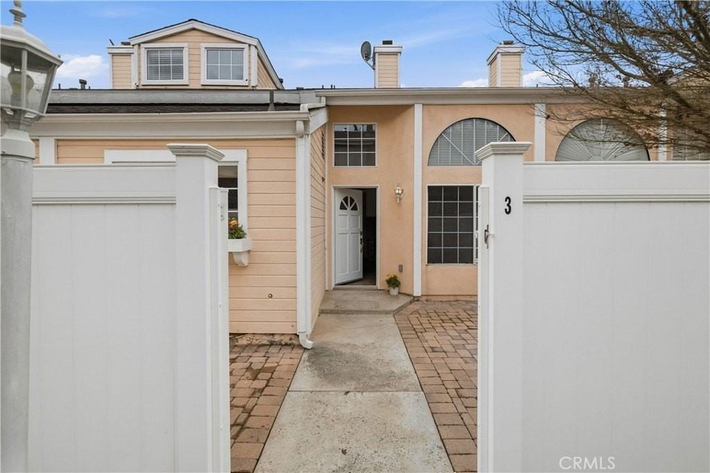 2217 Vanderbilt Ln #3 - Photo 4 of 33